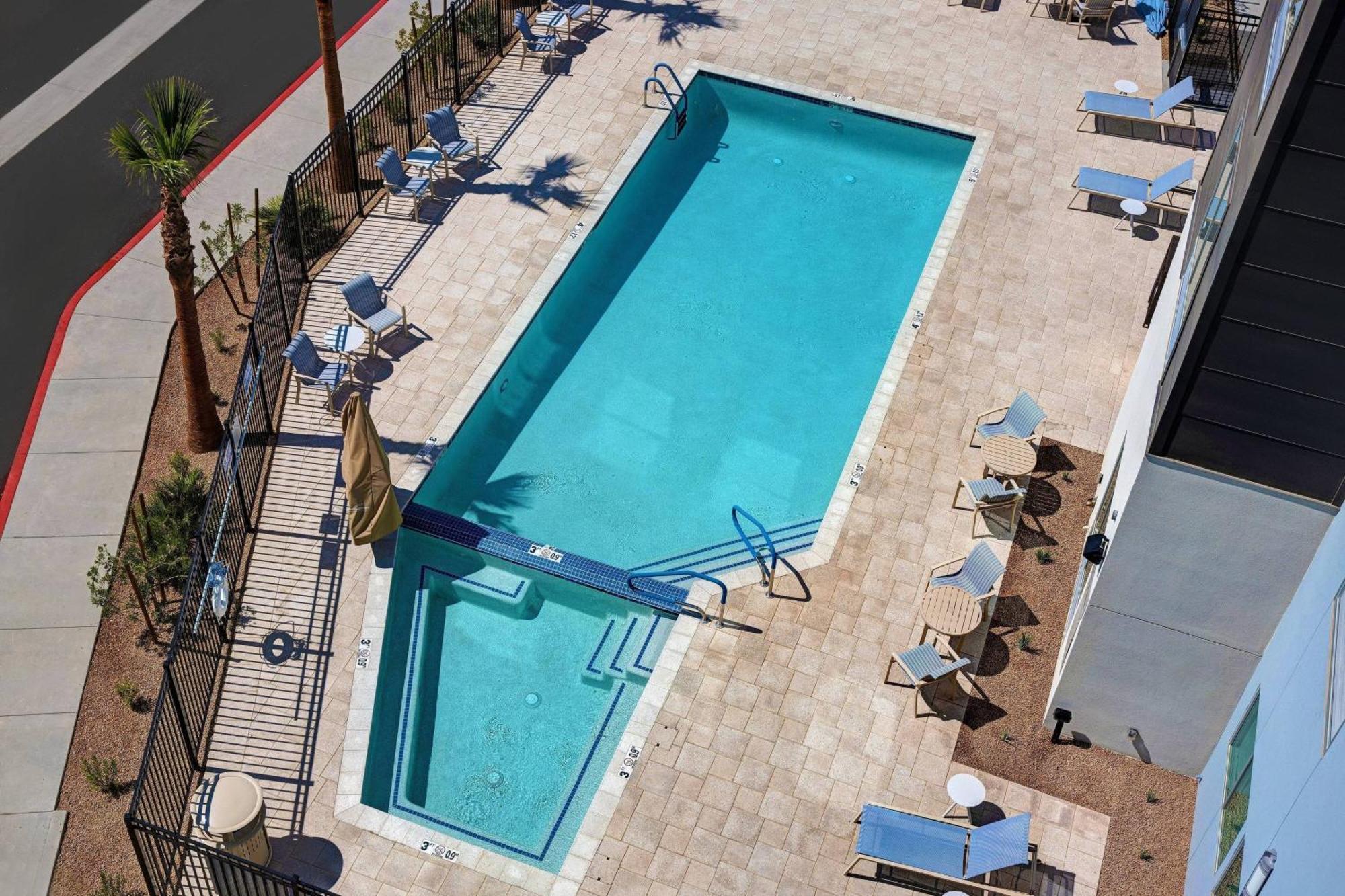 Towneplace Suites By Marriott Phoenix Glendale Sports & Entertainment District المظهر الخارجي الصورة